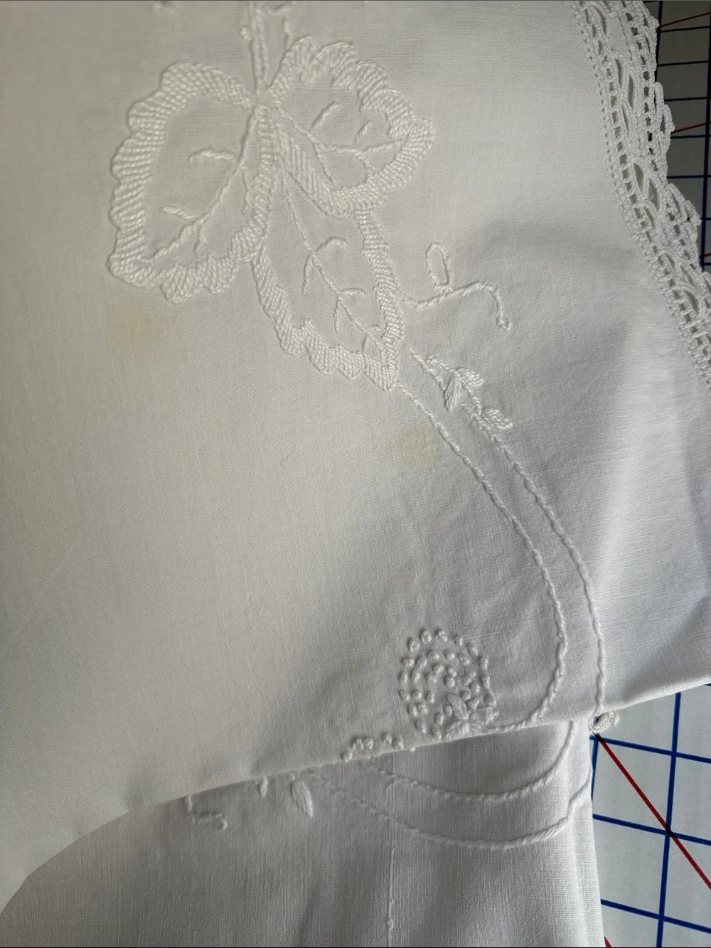 Vintage Madeira Hand Embroidered Linen Tablecloth White Berry Vine Crochet Lace